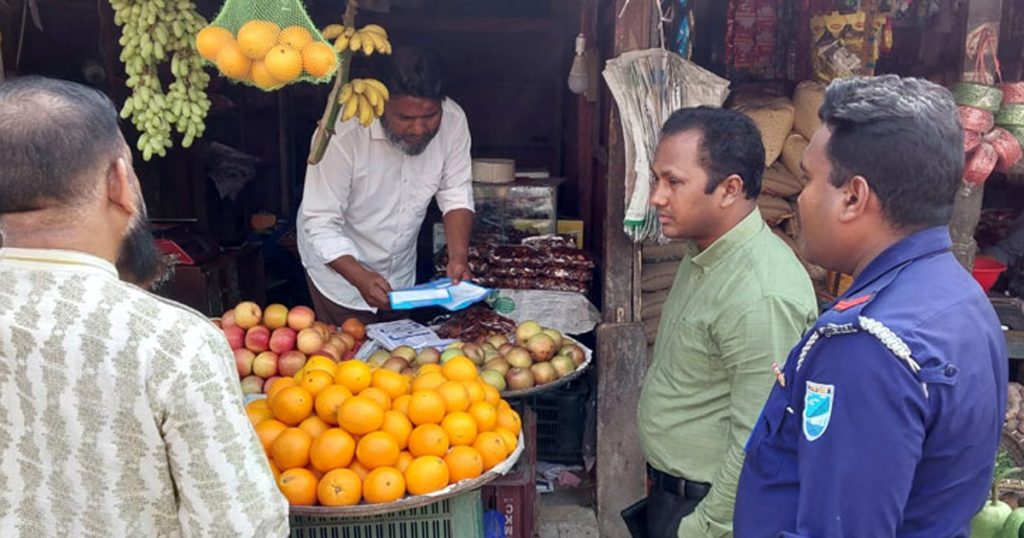 বেশি দামে খেজুর বিক্রি: শরীয়তপুরে ৯ ব্যবসায়ীকে জরিমানা