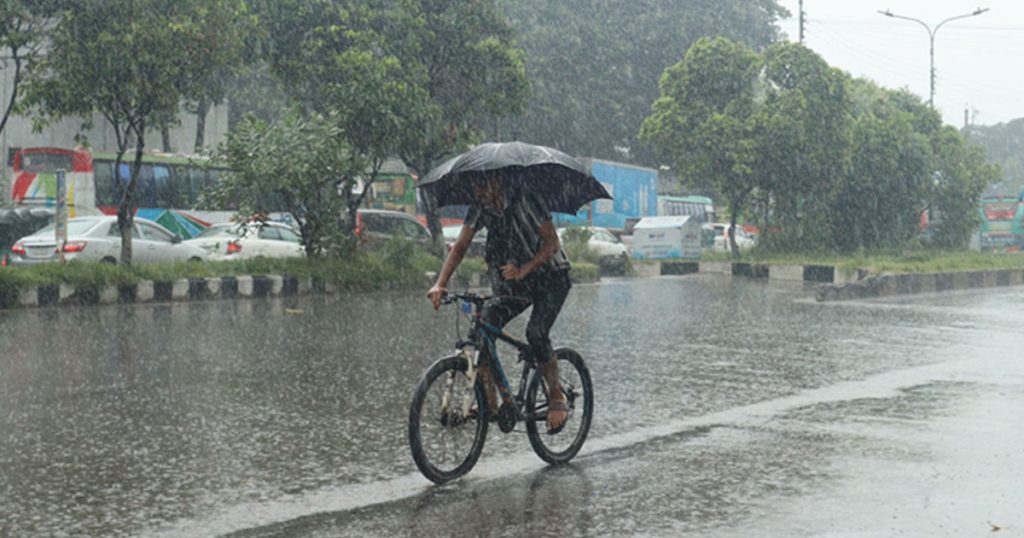 আরও ঘনীভূত হতে পারে লঘুচাপ, ৩ দিন ভারী বর্ষণের পূর্বাভাস