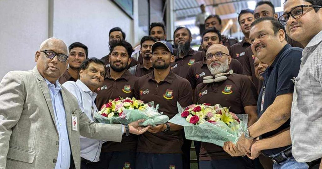 দেশে ফিরেছে বাংলাদেশ ক্রিকেট দল