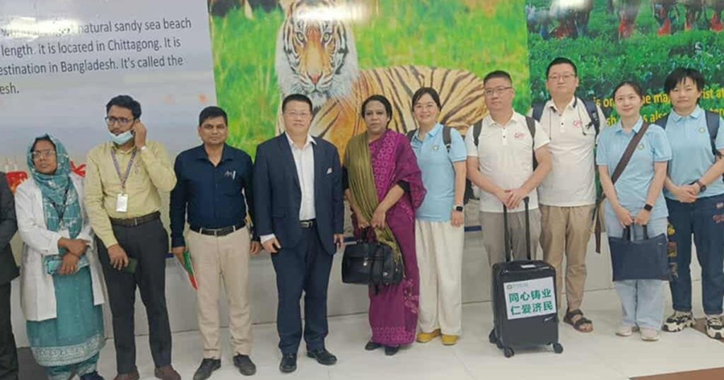চীনা বিশেষজ্ঞ চিকিৎসক দল ঢাকায় চীনা বিশেষজ্ঞ চিকিৎসক দল ঢাকায়