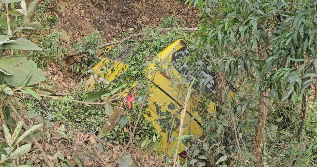 বান্দরবানে পর্যটকবাহী বাস খাদে পড়ে আহত অন্তত ৩০